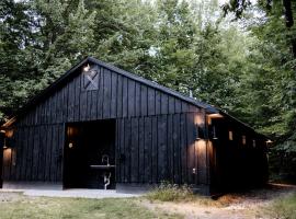 Outstanding Safari Tent with Fire Pit and Nice Sights in North Woodstock, New Hampshire, hotel in Woodstock