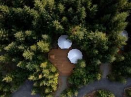 Large and Spacious Double Bell Tents Great for Families in Carson, Washington, ξενοδοχείο σε Carson