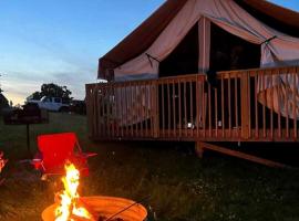 Hocking Hills Deluxe Safari Glamping Tents, hotell Loganis
