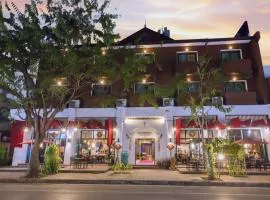 The Experience Walking Street Chiang Mai