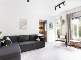 Rauhallinen huoneisto, pysäköinti, sauna, oma piha, ξενοδοχείο σε Γυβάσκυλα