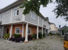 Skyfield Hotel & Suits