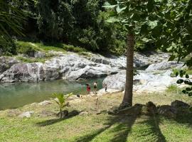 Hacienda Esmeralda Private Access To River, Hotel in Utuado