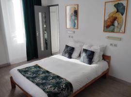 Ice Rock Hotel، فندق في آرجنتيير - لا - بيسه