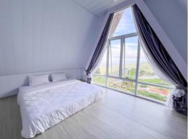 Harmadha Glamping, hotel in Sarangan