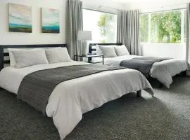 Snob Hollow Inn Downtown Anchorage