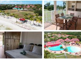TROPIC Appartements PREMIUM village vacances vue mer Guadeloupe St Anne, hotel i Sainte-Anne