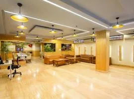 Hotel Lohmod Suites - Free Drop Indira Gandhi International Airport, New Delhi