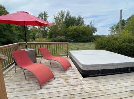 Private Beach Hot Tub A Vacay to Remember, ξενοδοχείο σε Hillier