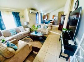 Mountain View Haven- 3 mins to the beach, hotel en Falmouth