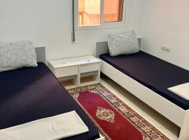 WiFi & Smart TV & Netflix & Free Parking & Full Kitchen & Heating & Washing Machine, hotell sihtkohas Khemisset