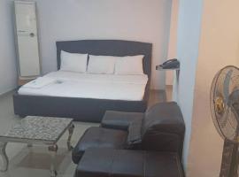 Zehra Gardens, хотел в Ikorodu