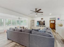 Shelling In Paradise, hotel in James Cipriani Heliport