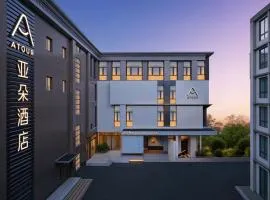 Atour Hotel Xujiahui Center