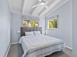 Beautiful hill side house, hotel en Royal Park