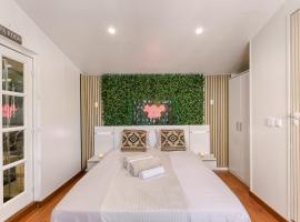 Suite Chalet Cosy Close to CDG and Disneyland Paris, hotel in Vaujours