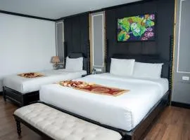 Aaron Riverview Hotel