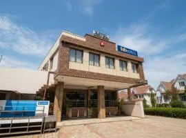 FabExpress Elysian Grand - 3 kms from Chaudhary Charan Singh International Airport Lucknow