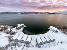 Steam Pier Adventure Hotel, hôtel à Kvaløya