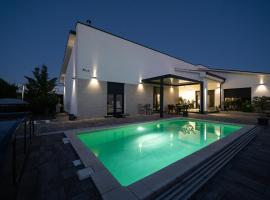 Four Seasons Luxory Vendégház, hotel v destinaci Nyíregyháza