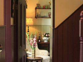 100 year old family farmhouse, ξενοδοχείο σε Oldcastle