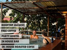 Chinatown Hostel by Mingle - Rooftop Private Jacuzzi with Bar, hôtel à Kuala Lumpur