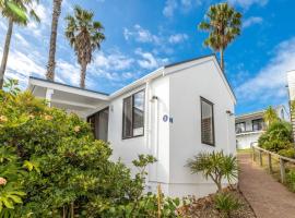 Accessible Seaview Unit 3, hotel in Waiheke Island