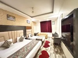 Smart Plaza Hotel - Free Airport Drop