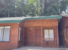 Refugio TortugaBay, hotel v destinaci Tapantí