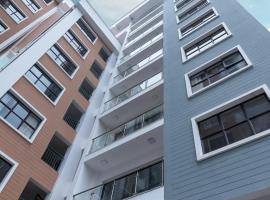 Elevate Your Living Experience in zameen Opal Apartments, hótel í Lahore