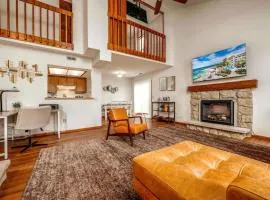 Quiet 2-Bedroom Condo with Garage and Fast Wi-Fi