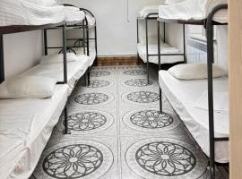 Adeke hostel, hotel in Atyraū