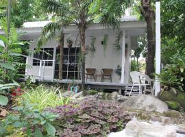 Homeku Guesthouse Room 4 Cozy Stay Close to Suvarnabhumi Airport, hotel v Lat Krabangu