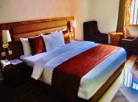 E-Luxe Suites Hotel