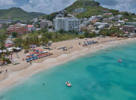 Commodore Suites، فندق في سيمبسون باي