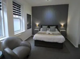 Hotel 33
