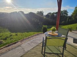 Chambre avec vue, hotel in Villefranque