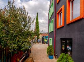 Tato, ξενοδοχείο στην Τιφλίδα