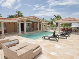 Villa Marrakesh, Cupecoy Beach - A Luxury Villa with Pool, hotelli kohteessa Lowlands