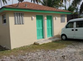 Long Bay, Beach House, hôtel à Black Point Settlement