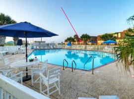 Port A Escape w Pools Patio Walk to Beach La Concha by AvantStay, ξενοδοχείο σε Port Aransas