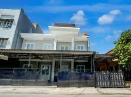OYO 94818 Sabina House Syariah