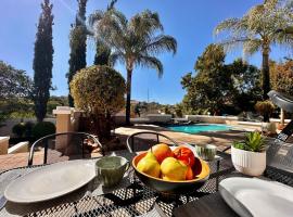 Supreme view & much space, Auasblick, Hotel in Windhoek