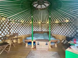 Jurta Lilly, ξενοδοχείο σε Volenice