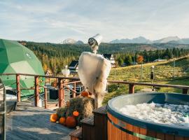 Góralski Harem Osada Glamp & Glass z Jacuzzi i Balią, hotel in Zakopane