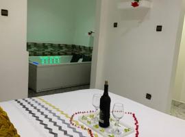 Studio confortable avec jacuzzi, hotel en Porto Novo