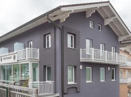 Guesthouse Fuschlsee, hotel v destinaci Hof bei Salzburg