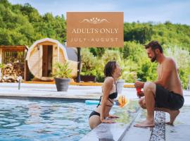 Resort TimAJA - pool, massage pool, sauna, hôtel à Trebnje