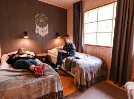 Isokenkäisten Klubi - Wilderness Lodge