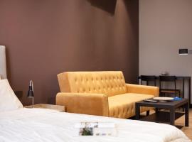 Luxury home away Studio by Spacey Duqm 81, hotel in Duqm